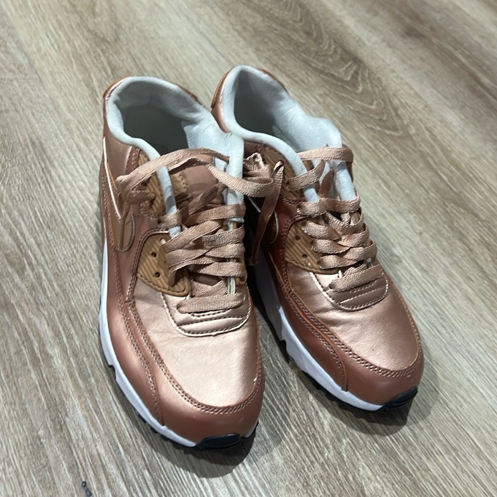 Rose Gold Nike Airmax